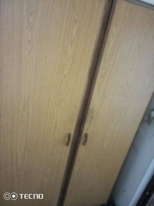 Wooden wardrobe 10/10 condition 1