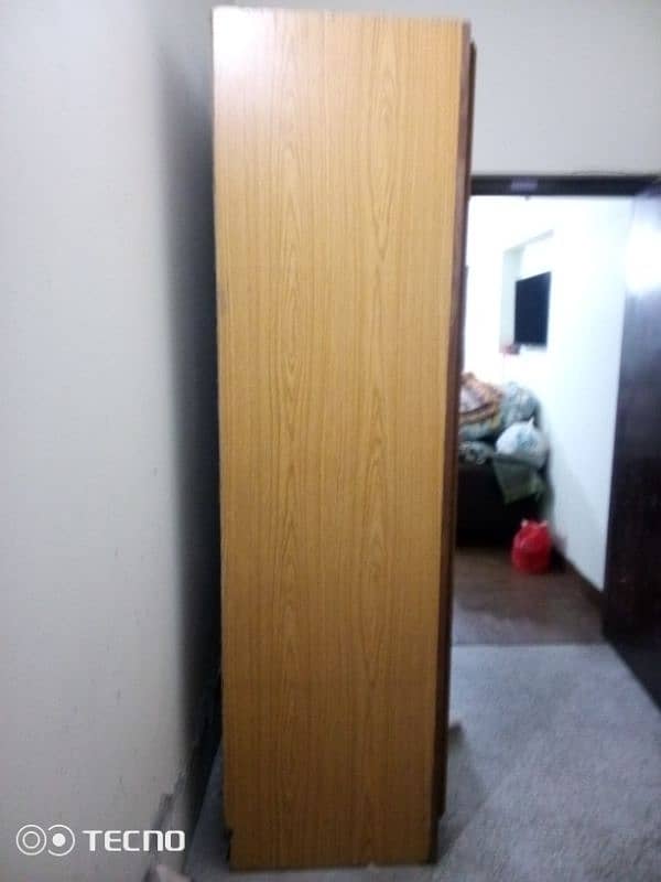 Wooden wardrobe 10/10 condition 2