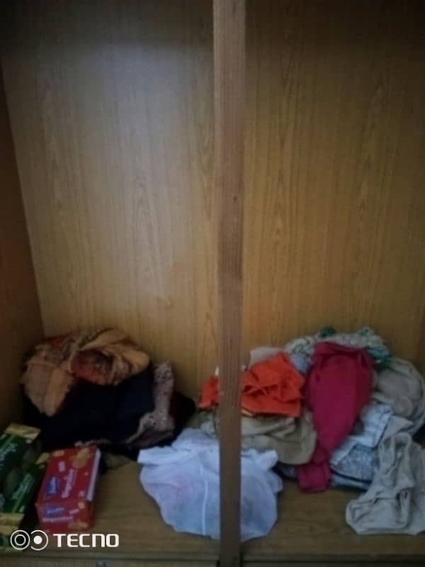 Wooden wardrobe 10/10 condition 3