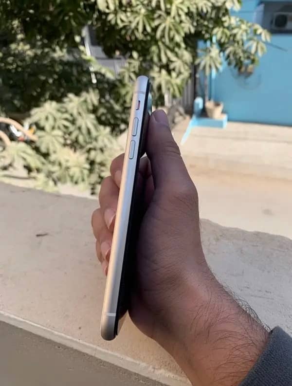 iphone 11 non pta 64gb 10/10 condition 2