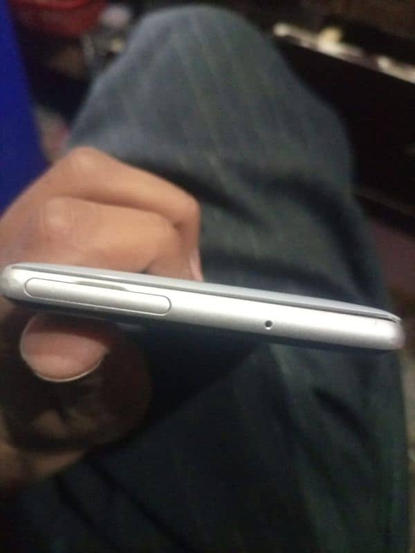 Xperia x4 8/10 condition non pta 4/64. 1