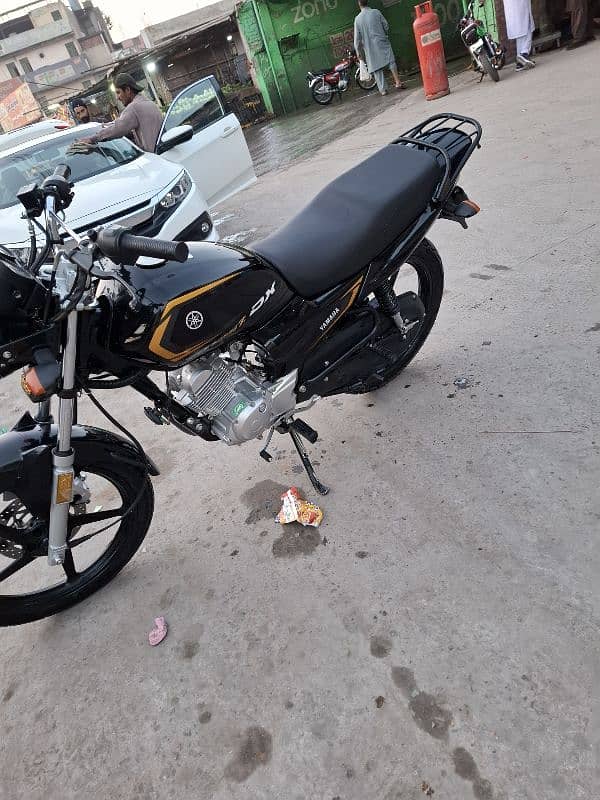 ybr 125z dx all ok lush condition no any fault new bike 9