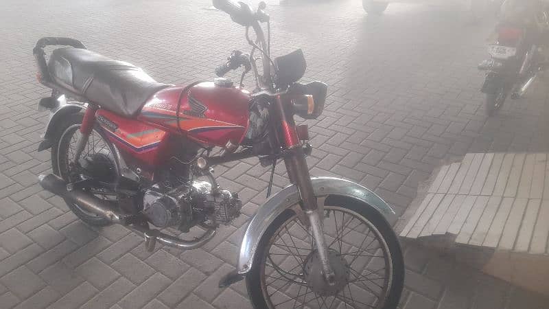 Honda CD 70 Bike 3