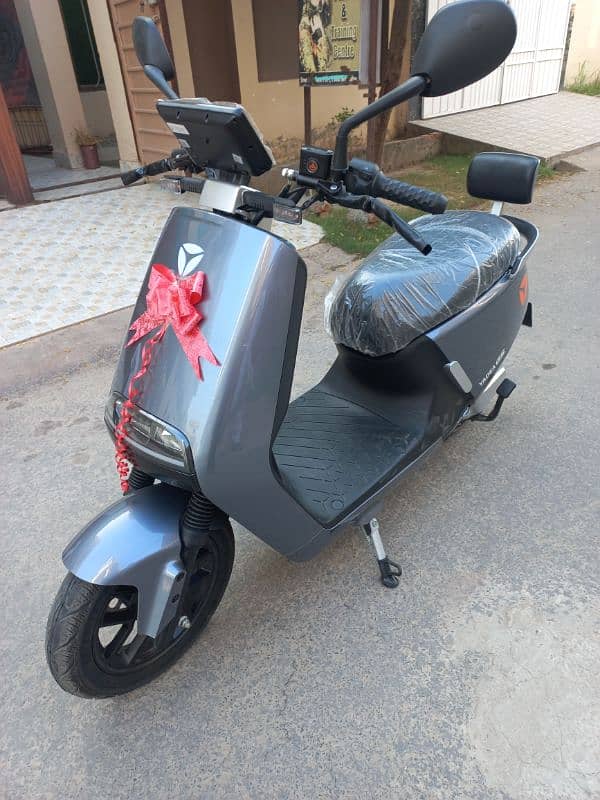 Yadea G5 Scooter 2