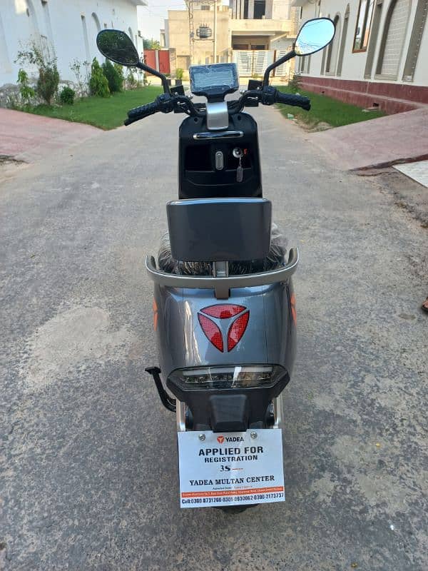 Yadea G5 Scooter 3