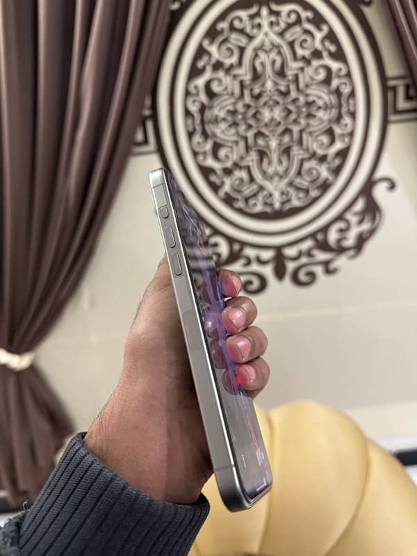 iPhone 15 pro max natural titanium jv 3