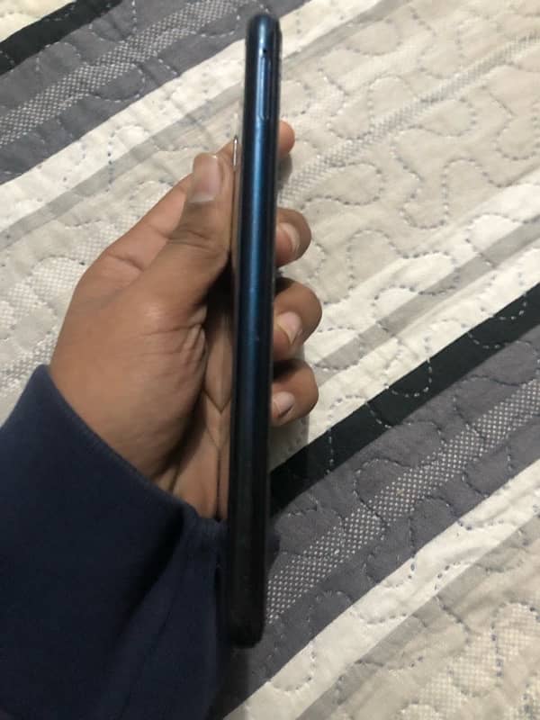 vivo y11 in good condition pta approved 1