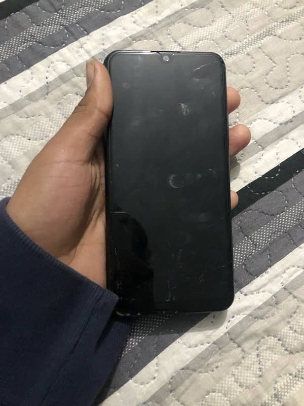 vivo y11 in good condition pta approved 3