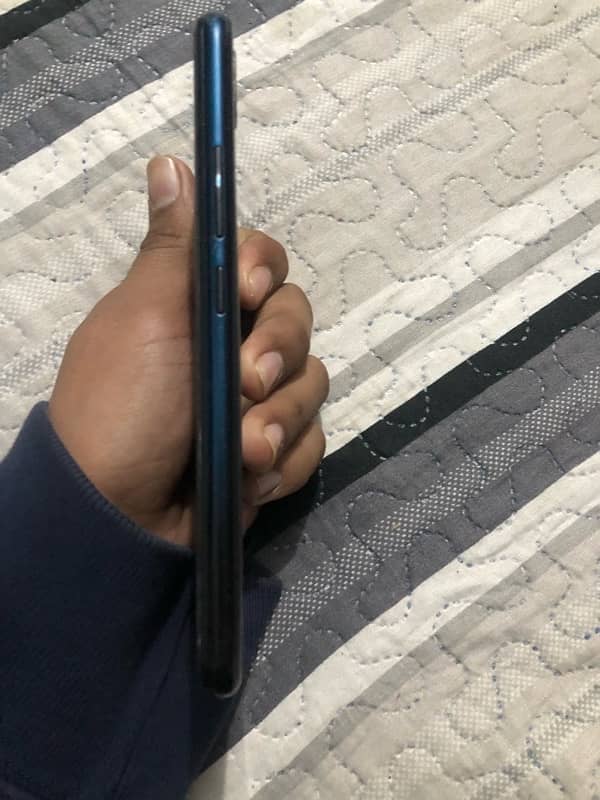 vivo y11 in good condition pta approved 6