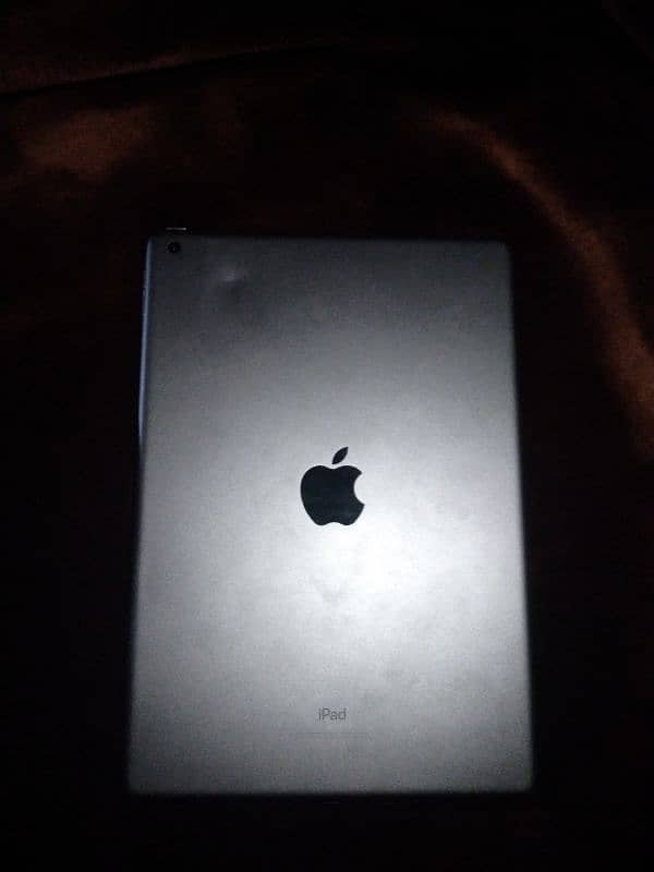 I Pad 8th genration 32Gb Wifi version cond  10/8 Exchange possie 1