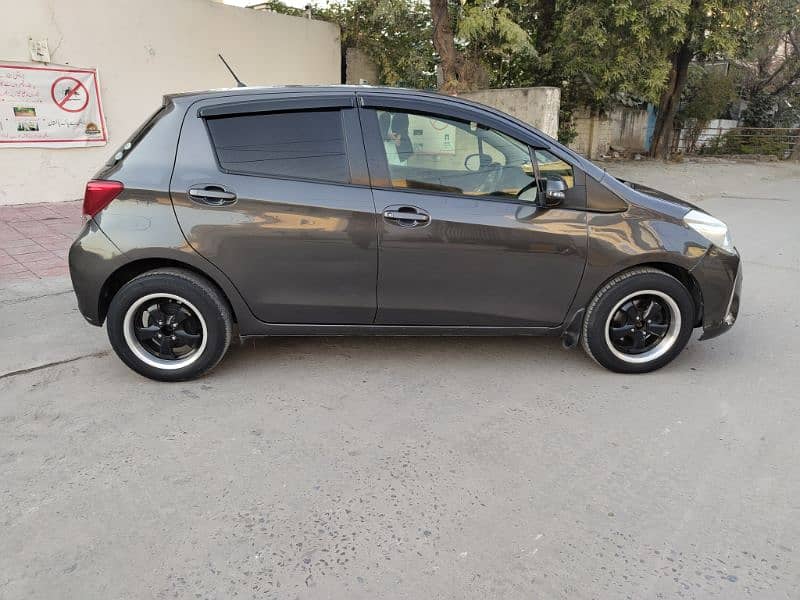 Toyota Vitz 2015 2