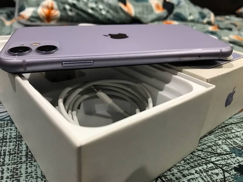 IPhone 11 waterpack non pta factory unlock 81 B. H with box charger 1