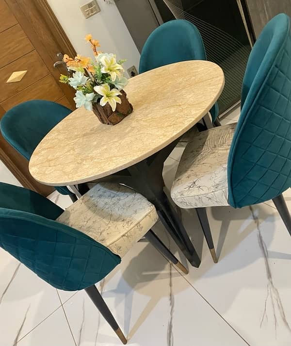 dining table with 4 chairs available , new condition 0