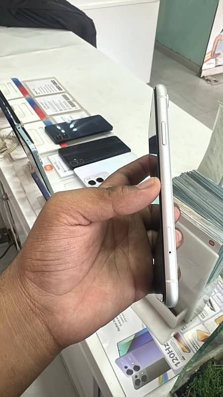 iPhone XR 64gb pta 1