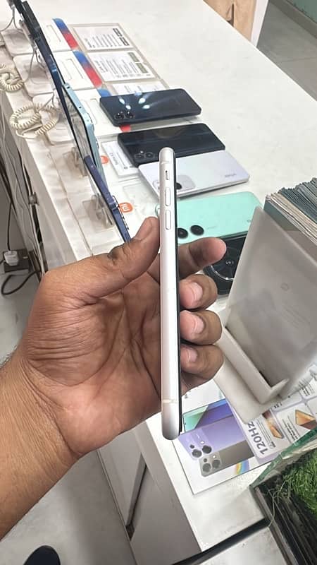 iPhone XR 64gb pta 4