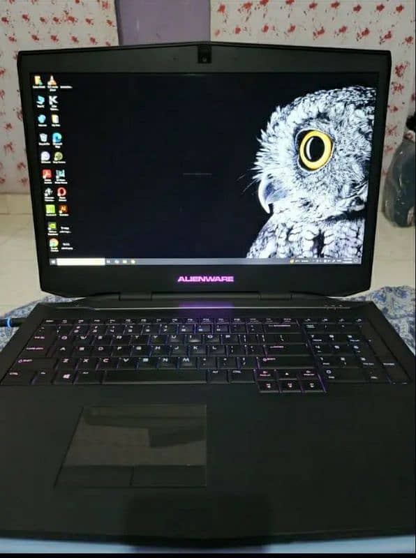 FULL GAMING AND RGB LAPTOP DELL ALIENWARE 17 R1 IN BEST PRICE 1