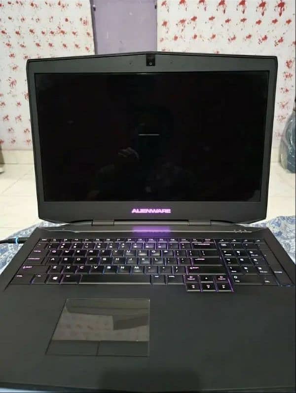 FULL GAMING AND RGB LAPTOP DELL ALIENWARE 17 R1 IN BEST PRICE 2