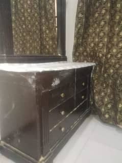 dressing table with 3 drawers