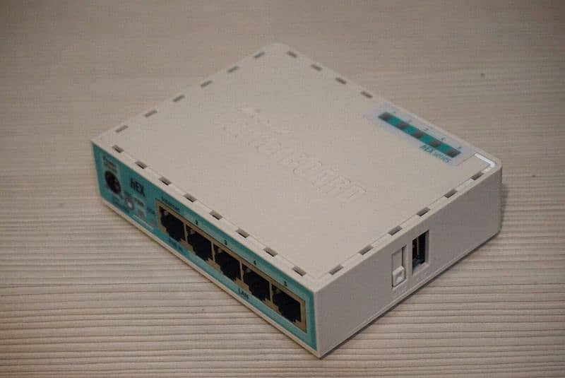 Mikrotik RB 750 GR3 3