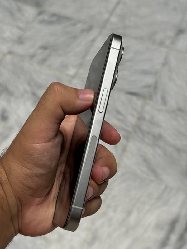 Iphone 15 Pro JV Natural Titanium 1