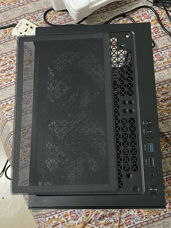 Gaming PC Case (New) 7