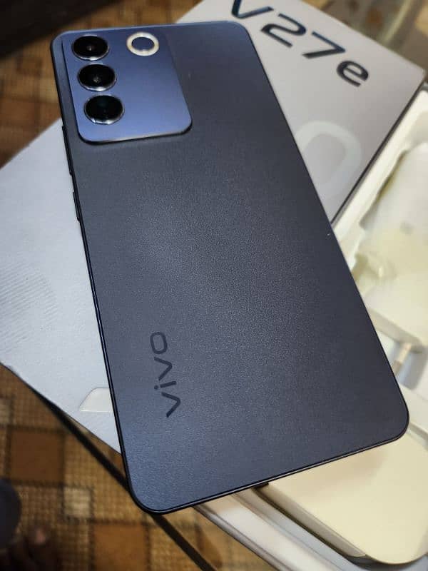 Vivo V27E 8/256 Complete With Box 1