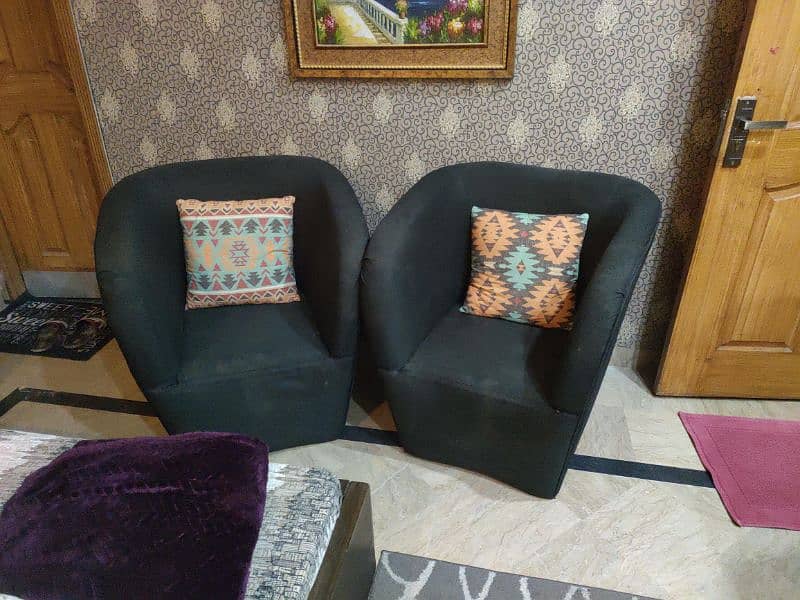 2 Single sofa available 0