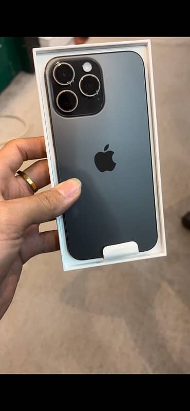 IPHONE 15 PRO MAX   WITH BOX 0