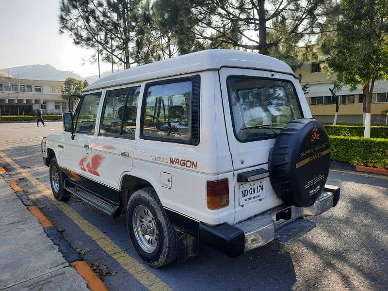 Mitsubishi Pajero 1991 2