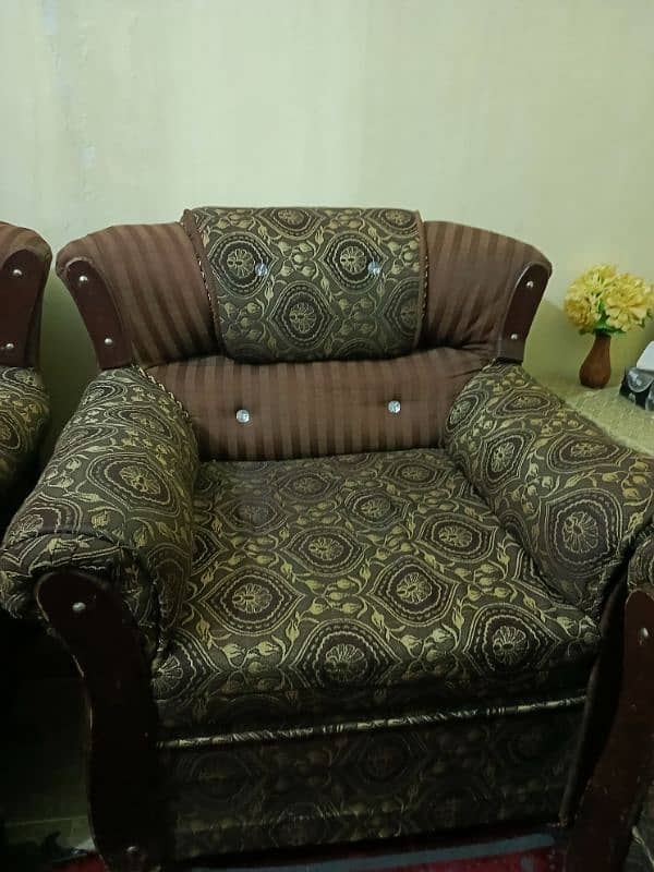 Five seator sofa in  Good condition 1