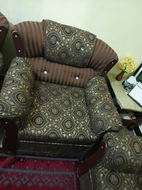 Five seator sofa in  Good condition 3