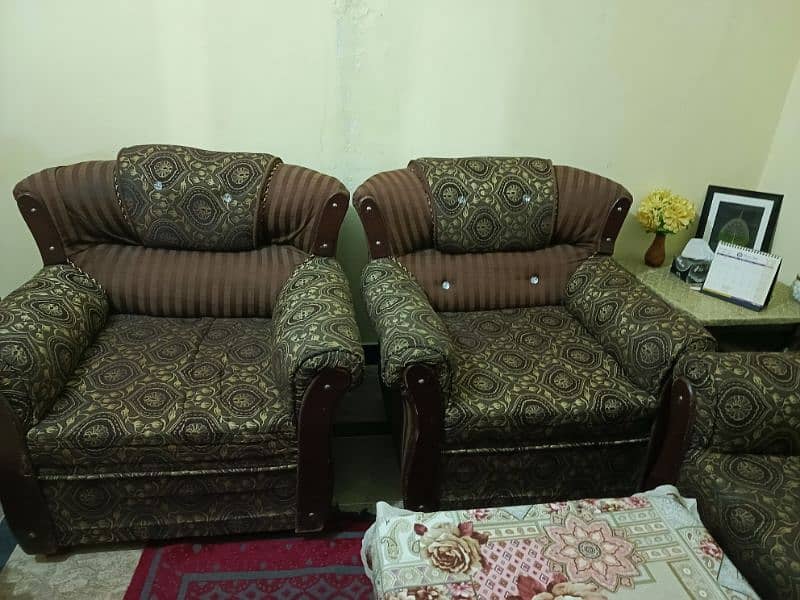 Five seator sofa in  Good condition 4