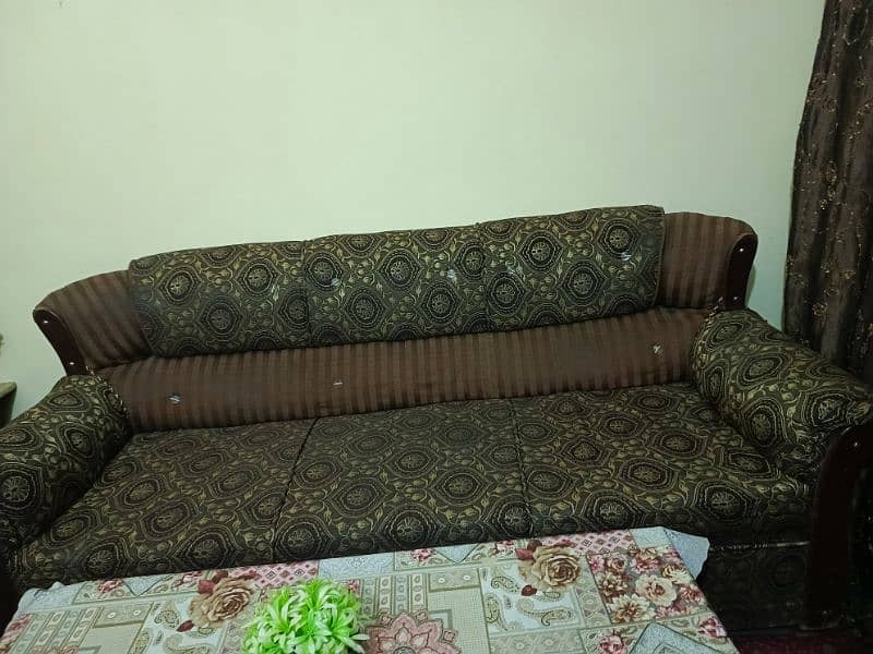 Five seator sofa in  Good condition 5