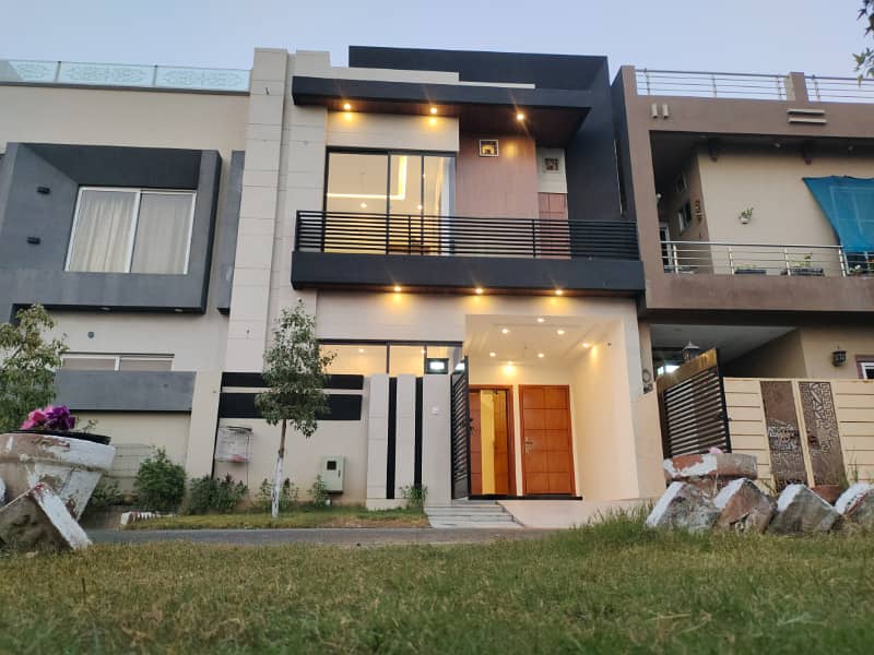 Charming 4-Bedroom 5 Marla Stylish with Modern Comfort house for sale in lake city lahore 1