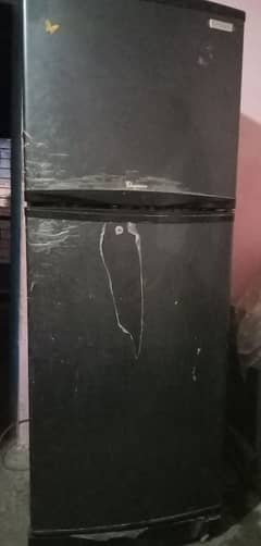 Singer Large Refrigerator With Steplizer