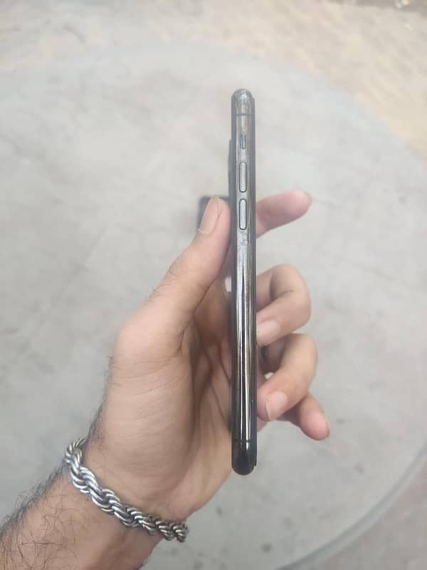 I phone 11 pro 256 non pta 4