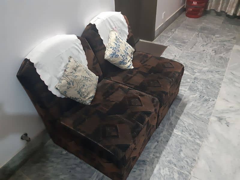 02 1 seater sofa for sale. 0