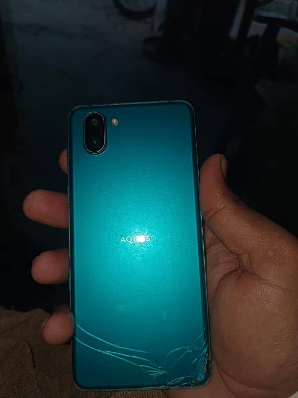 Aquos r3 9