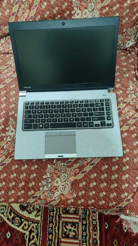 Intel core i5 5200u 4gb ram/256gb ssd 2