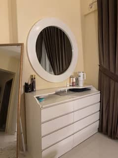 dressing table with side tables