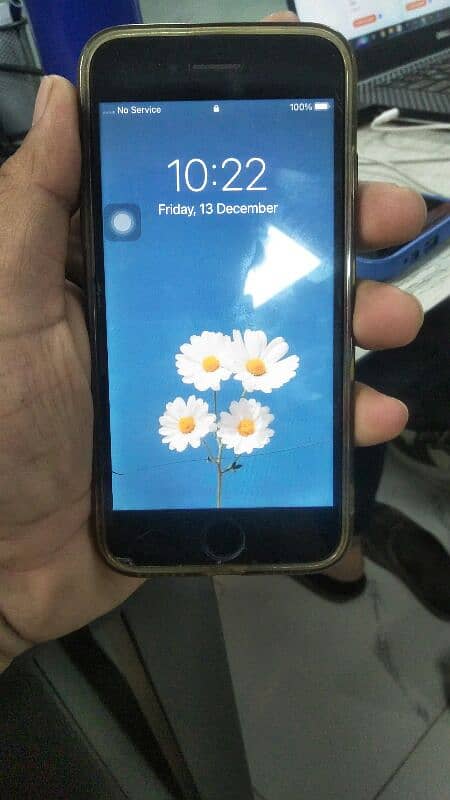 iphone 7 128GB good condition 0/3/0/2/0/4/5/8/3/3/5 my Whatsapp number 0