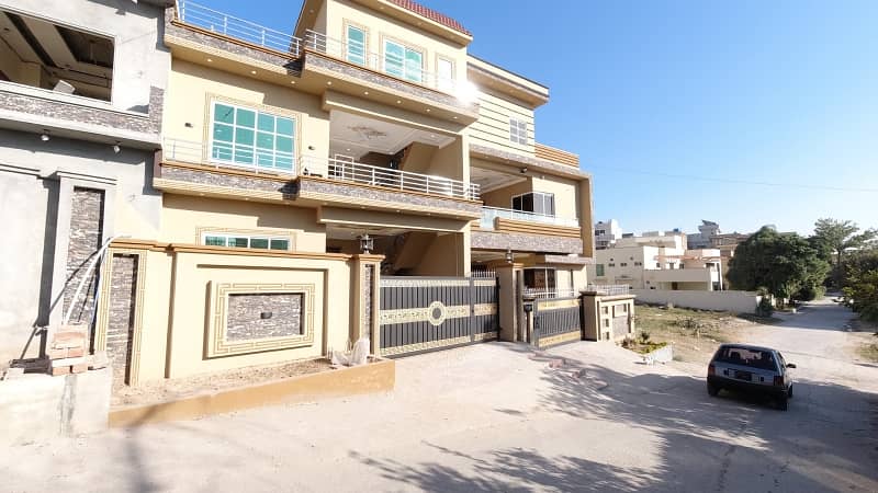 10 Marla Double Story Double Unit House Available For Sale. 3