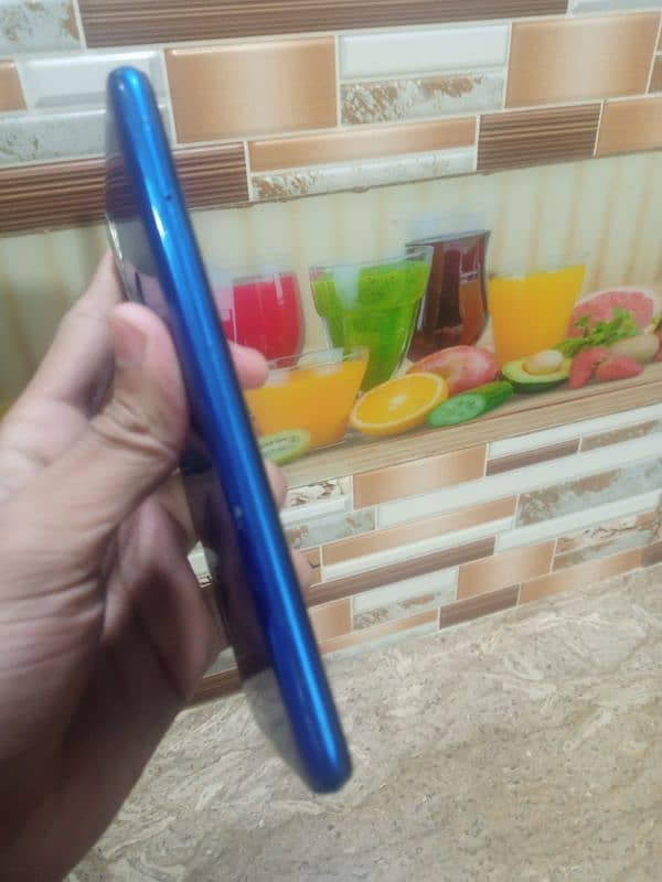 Realme 5 4/64 all okay just side sy glass crack hai 2