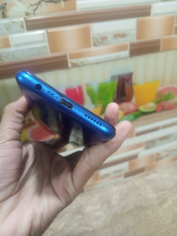 Realme 5 4/64 all okay just side sy glass crack hai 3