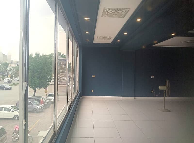 5 Marla Commercial Hall For Rent On Main Boulevard Sector C, Bahria Town Lahore 6