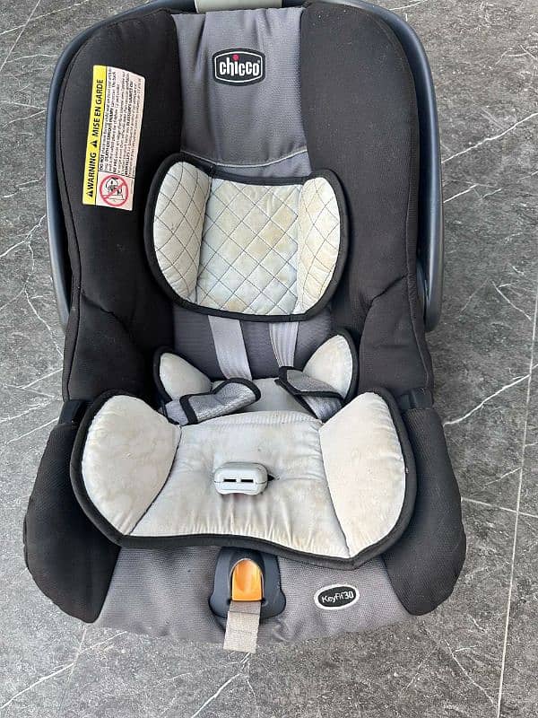 chicoo baby cot n car seat 0