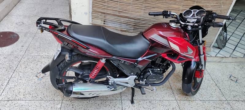 Honda CB 150F 1