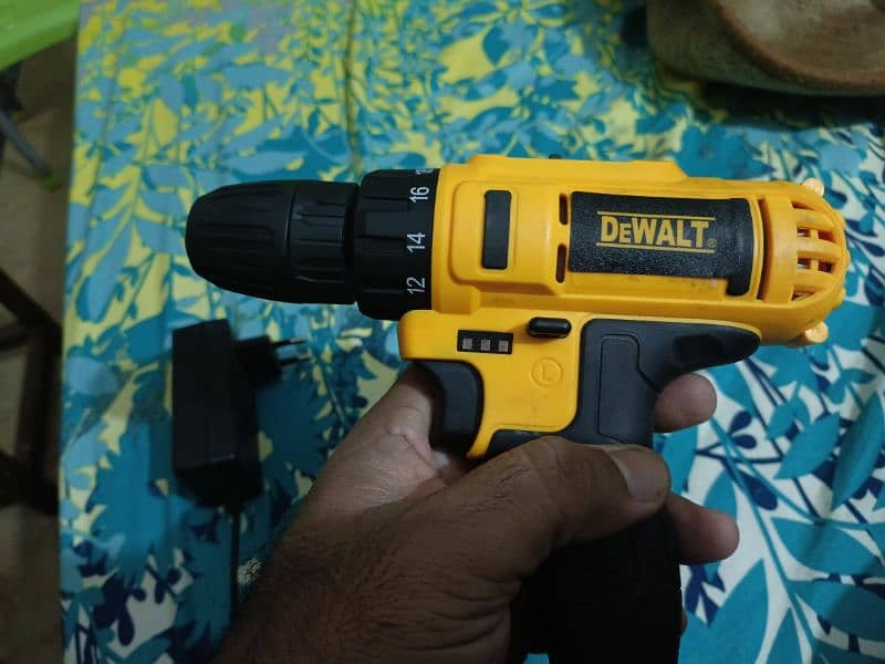 dewalt 21volt cordless drill 10/10 condition 7