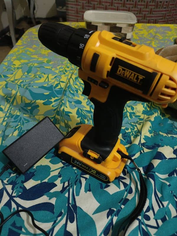 dewalt 21volt cordless drill 10/10 condition 8