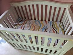 Baby cot in solid wood